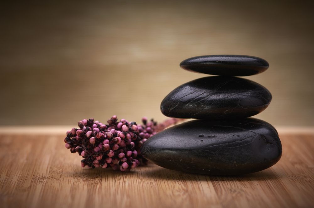 6 Benefits of Hot Stone Massage